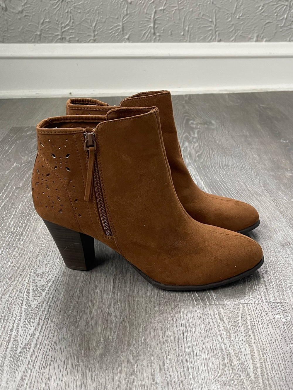 American Eagle Suede Ankle Boots Size 13